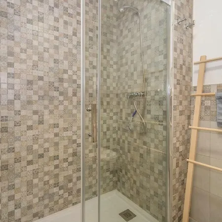 Apartment Pina *